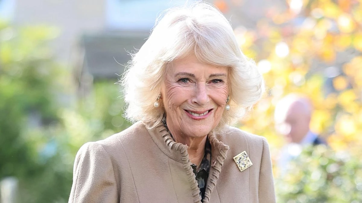 Artist ‘nearly fainted’ when she found out commission was gift for Queen