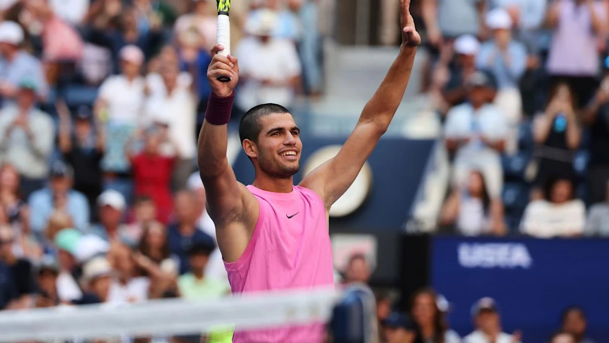 Carlos Alcaraz thrills US Open crowd as he eases into quarter-finals
