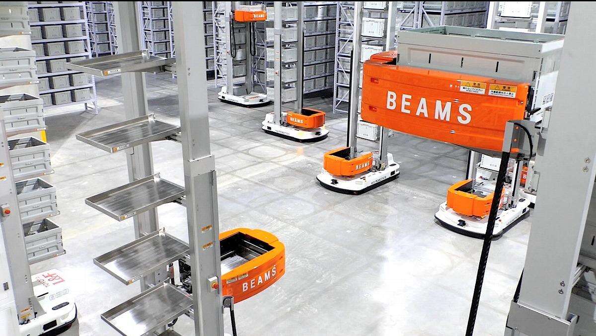 「世界初導入」ロボットが支えるBEAMSの新物流拠点、アパレルの次世代自動化技術