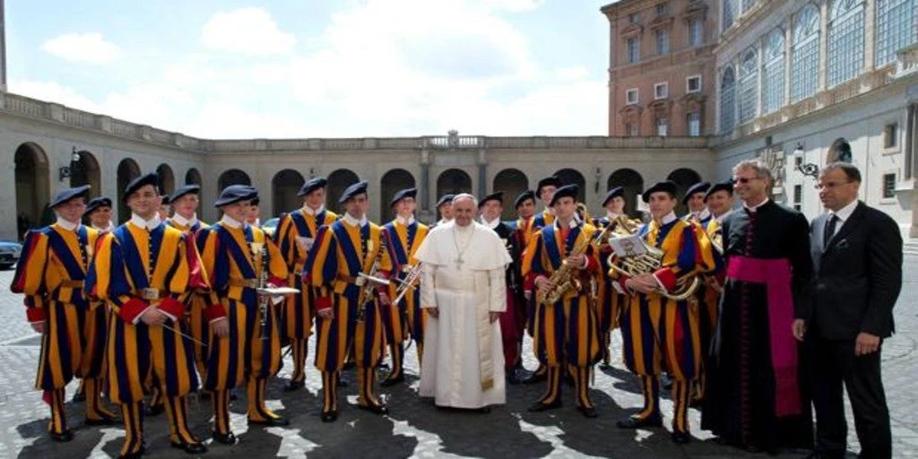 Ascienden a once los casos de COVID-19 en la guardia suiza, al confirmar el Vaticano otros siete positivos