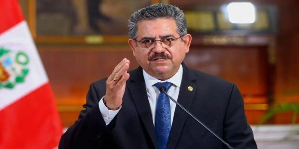 Merino renuncia como presidente de Perú tras menos de una semana en el poder