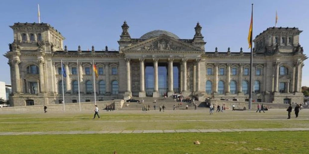 Detectan un paquete sospechoso en el Bundestag alemán en Berlín
