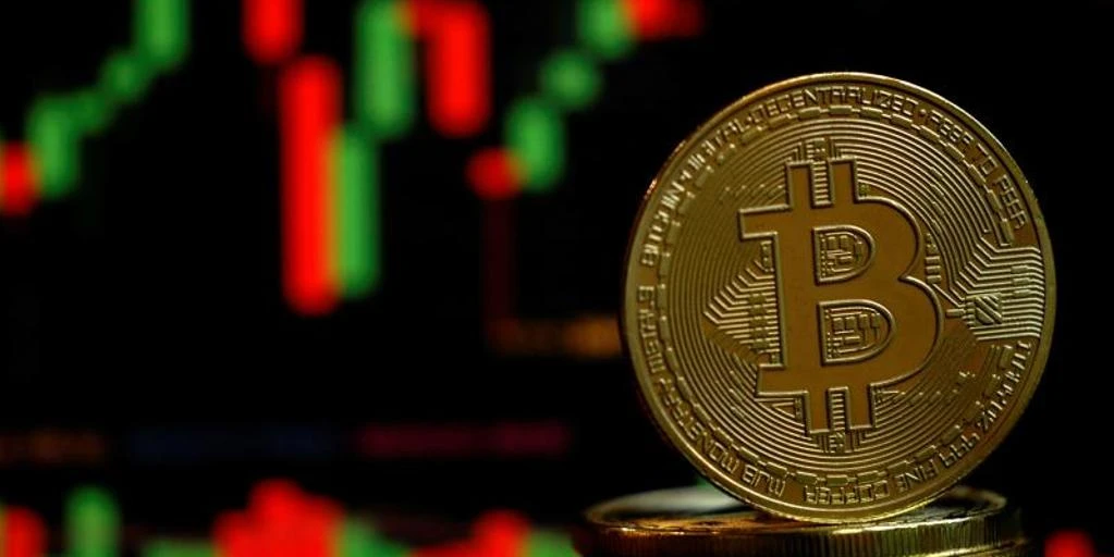 Bukele intenta «liberarse» del dólar y aumenta el margen del lavado de dinero