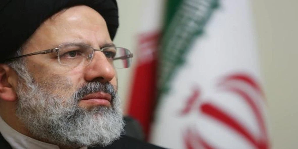 Un jomeinista duro, Raisi, favorito en la farsa electoral que hoy celebra Irán