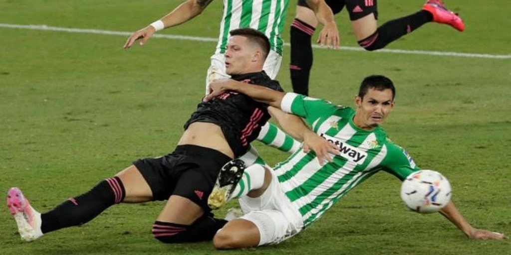 Zidane realiza «casting» de arietes