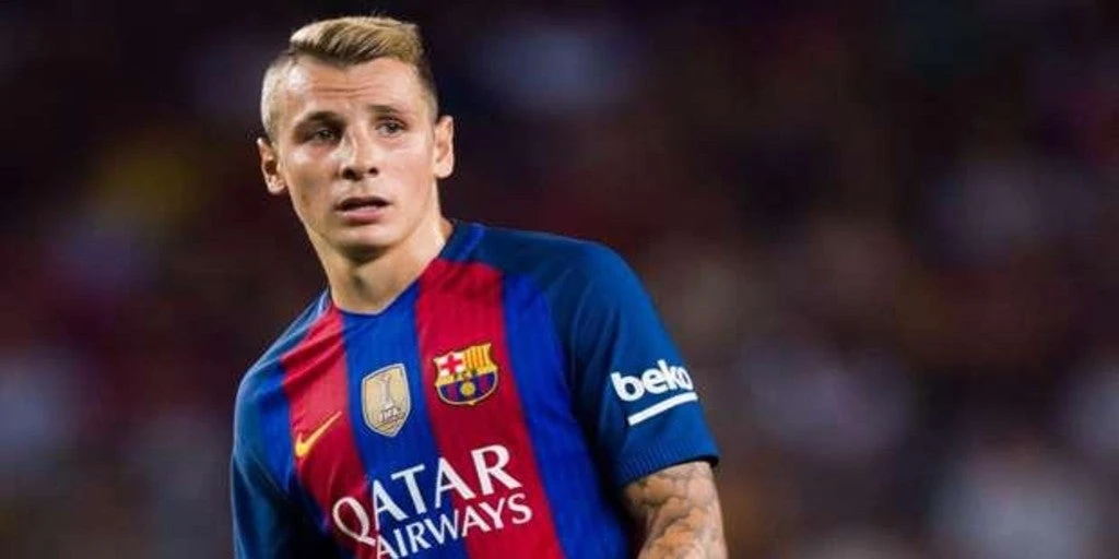 El exazulgrana Lucas Digne atiza a Valverde