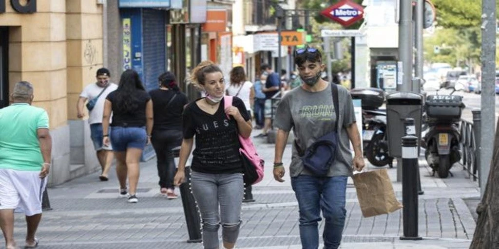 ABC recorre Puente de Vallecas, el punto más caliente de Madrid: «Aquí hay muchos irresponsables»