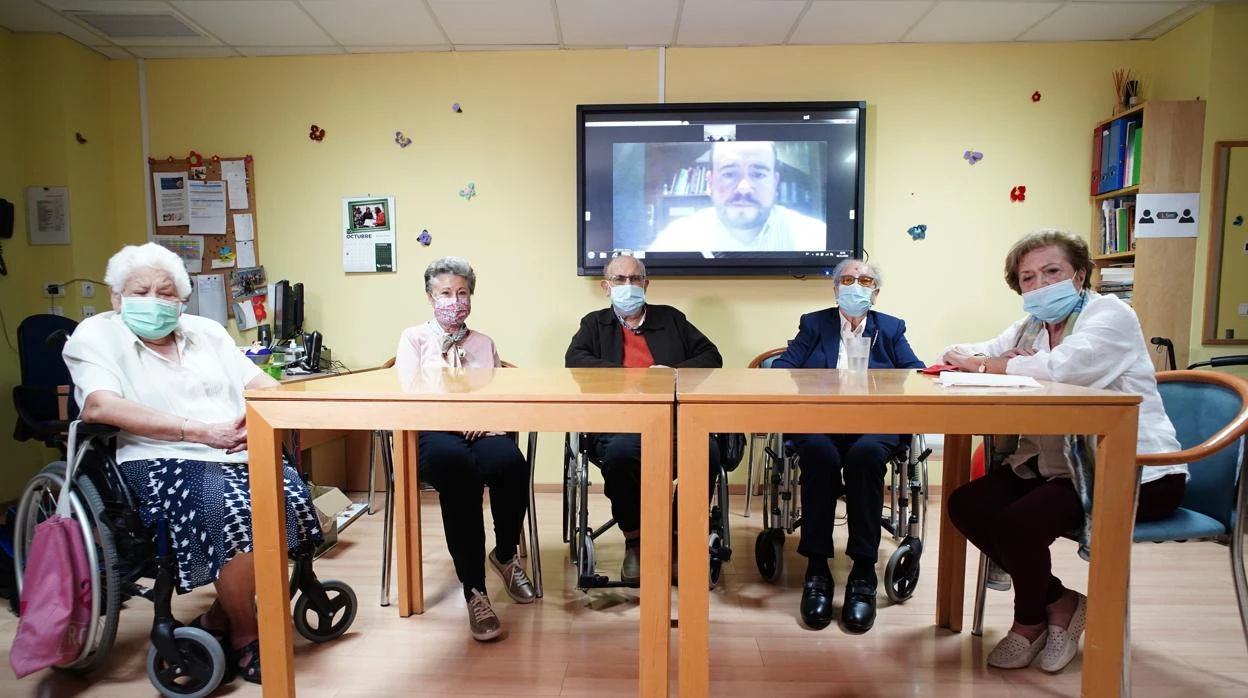 Luz en medio del caos: «La radio nos ha despertado»