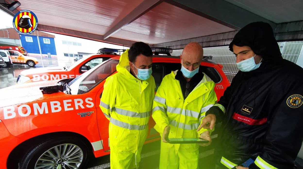 Temporal en Valencia: los bomberos realizan más de treinta rescates en viviendas y en vehículos por las lluvias
