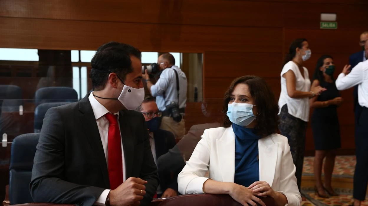 Ayuso le para los pies a Unidas Podemos: «No es el día más adecuado para que hablen de corrupción»