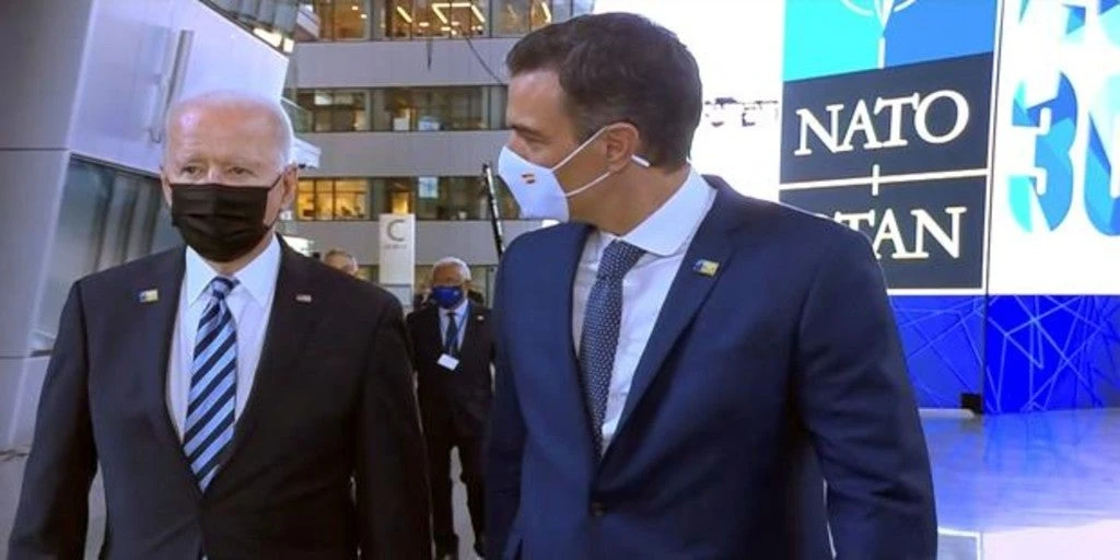 Sánchez -Biden, 29 segundos de paseo en la OTAN: los entresijos de un fiasco