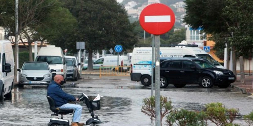 Una borrasca fría provoca avisos en 12 comunidades por fuerte viento, lluvia o mala mar