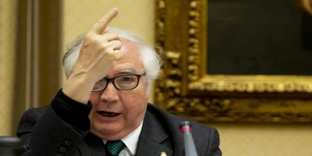 El ministro Castells reaparece y tacha de «clasistas» las medidas adoptadas en Madrid