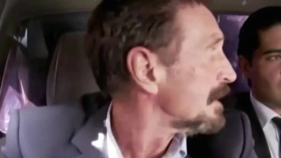 Encuentran muerto al fundador del antivirus McAfee en su celda de la cárcel de  Brians 2 de Barcelona
