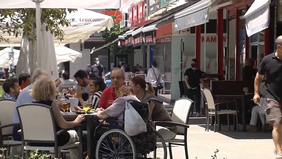 El paro baja en septiembre en 26.329 personas, su mayor descenso desde 1996