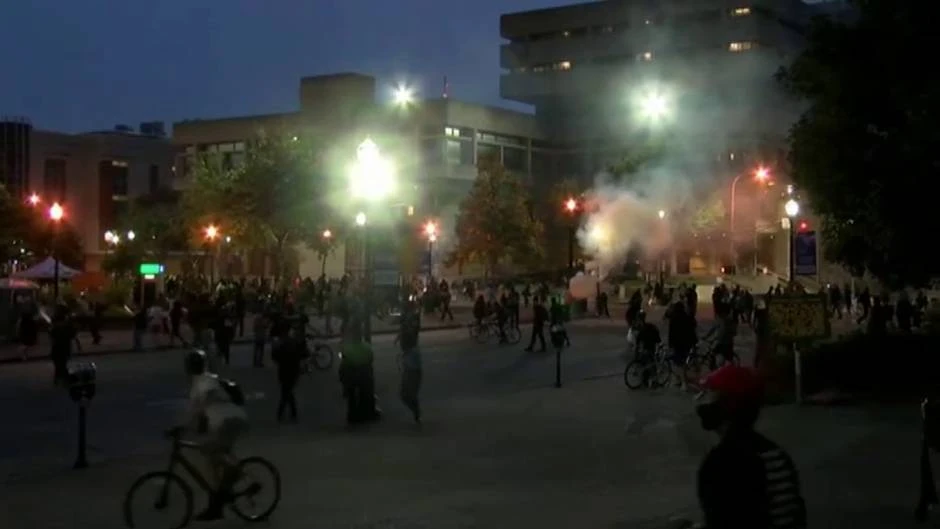 Protestas tras el fallo judicial que exculpa a los policías acusados de la muerte de Brionna Taylor