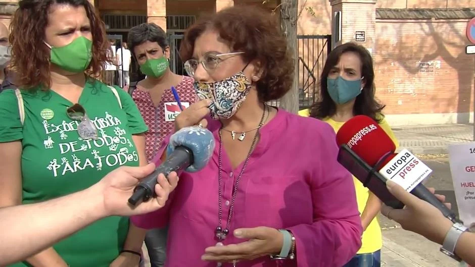 Sindicatos y estudiantes piden bajar la ratio de alumnos en las clases y más docentes