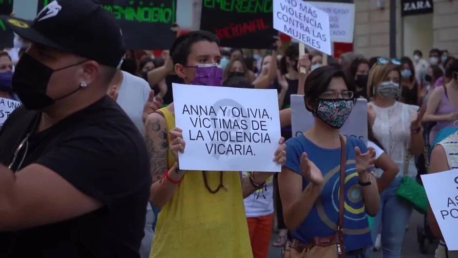 Feministas se concentran por Anna y Olivia contra 