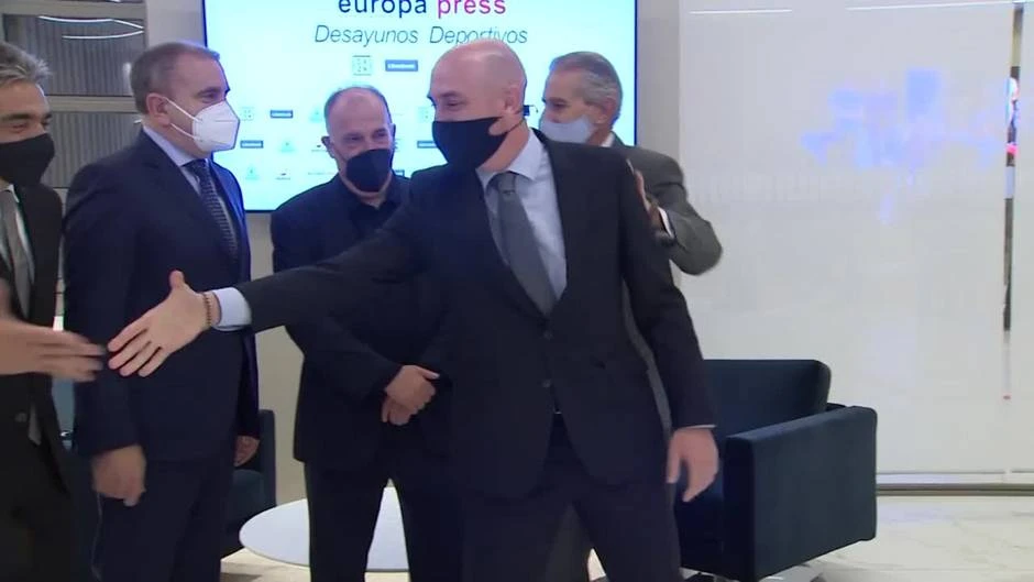 Foto de familia con Javier Tebas, Luis Rubiales y José Manuel Franco