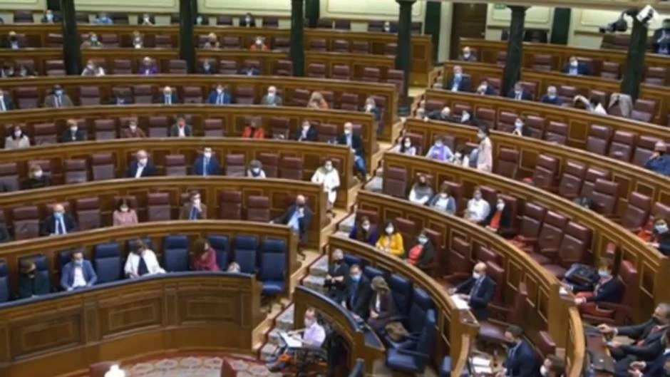 Sánchez anuncia a Casado que 