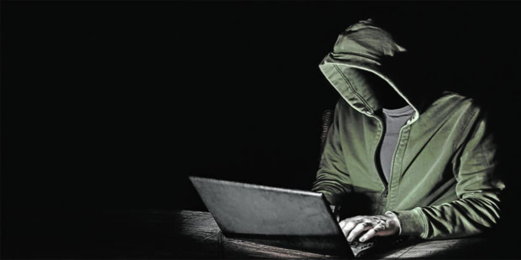 Cuidado con 'el hombre de en medio': la estafa en la que interceptan tus comunicaciones para robarte