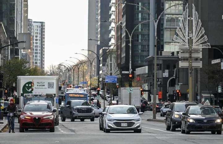 Quebec government to arm roadside traffic inspectors