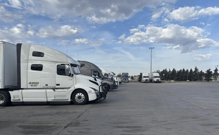 Border woes ease after IT outage, but truckers still facing delays, Winnipeg driver says