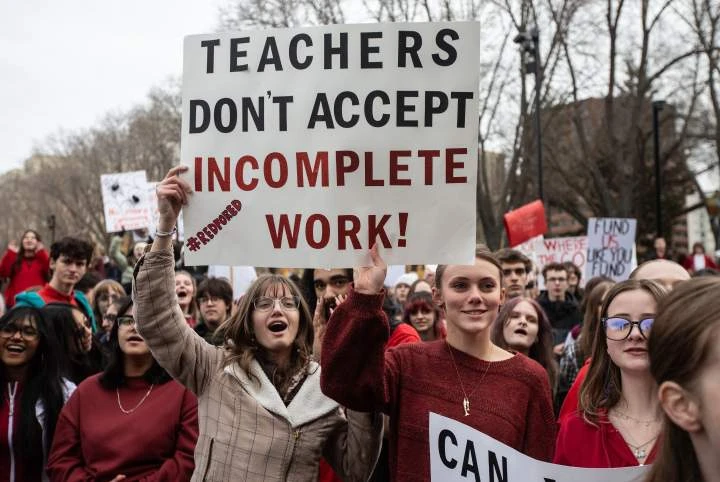 Canadian teachers’ groups condemn use of notwithstanding clause