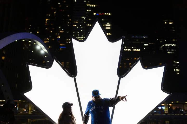 Blue Jays fans set to pack downtown Toronto bars and restaurants for Game 6