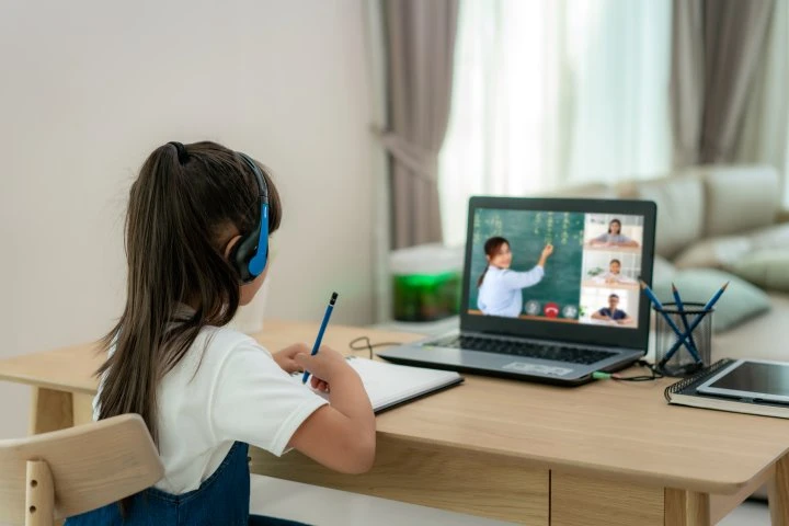 Most parents believe e-learning failed kids during COVID-19 pandemic, Ipsos poll finds
