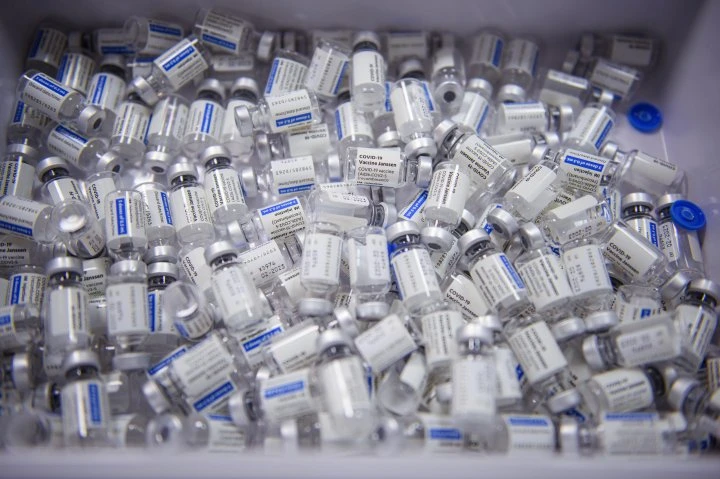 Canada reports under 1K new COVID-19 cases for 2nd consecutive day
