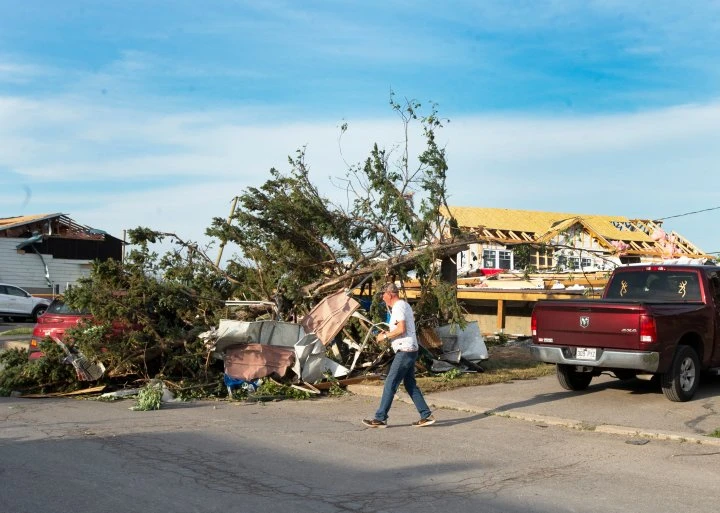 Cleanup begins after fatal tornado damages up to 100 homes north of Montreal