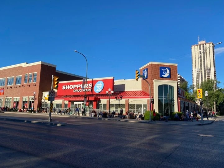 COVID-19: Lineup for walk-in Pfizer vaccinations spans blocks in Osborne Village