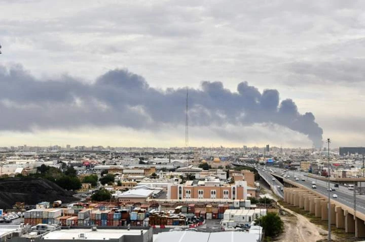 U.S., Iran continue trading strikes as peace talks drag on for weeks