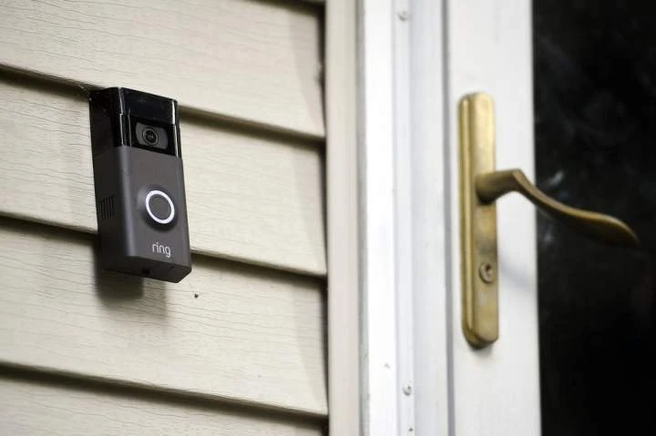 ‘Door-kick challenge’ frustrates B.C. homeowners