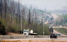 Alberta wildfires prompt more evacuations, Edmonton offers masks for smoke