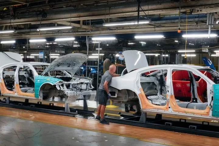 Could higher tariffs mean more layoffs in Canada? What industry experts say