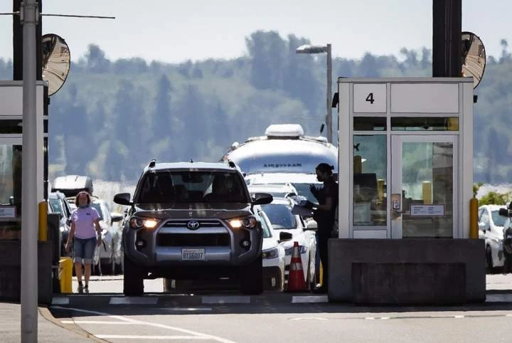 Survey finds border agents among least satisfied public servants in Canada