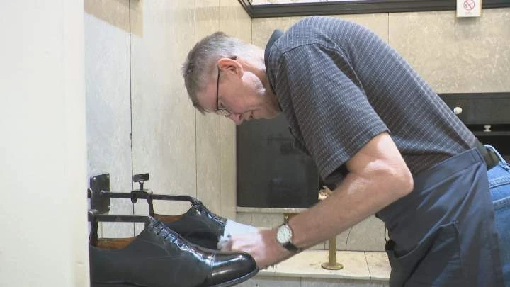 A legacy of shining shoes comes to an end