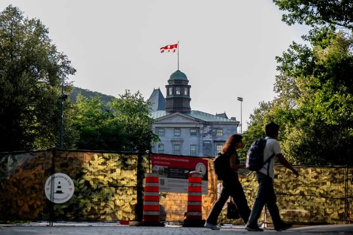 Half of Canadian post-secondary students struggling to cover costs: poll