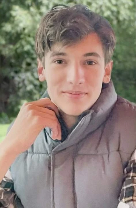 Ontario couple whose teenage son died after 8-hour wait in ER calls for law reform
