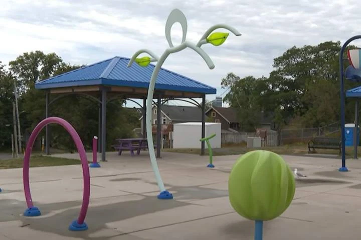 Parents worried after child steps on broken crack pipe at Halifax-area splash pad