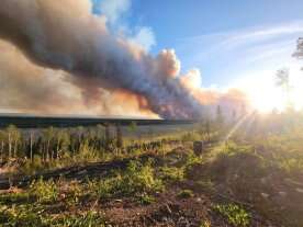 BC Wildfires: Fort Nelson residents help feed crews as Parker Lake fire continues to burn