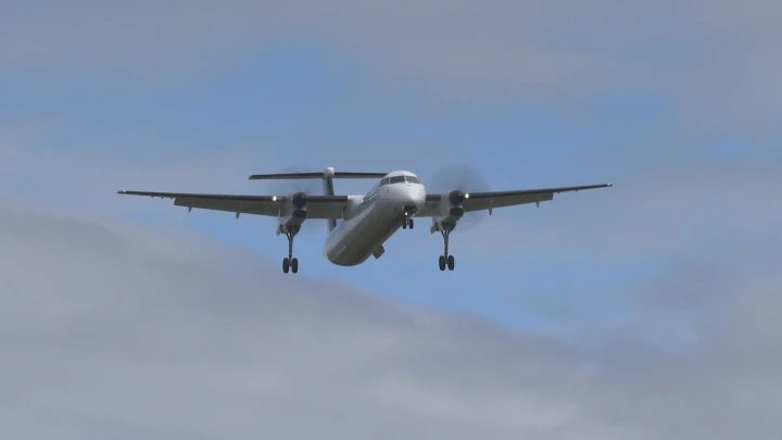 Kelowna saw record air travel this summer, but local businesses not benefiting