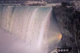 ‘Look at these crazy people’: Video shows 2 visitors jumping fence at Niagara Falls