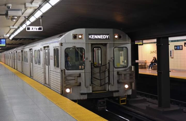 Subway service briefly suspended Friday morning as TTC issues continue