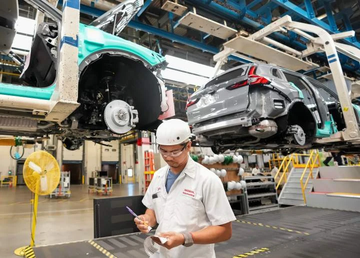 Joly ‘in regular contact’ with Honda as report says EV plant being halted