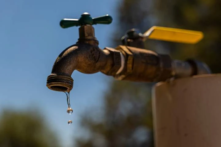 Ontario town told to stop ‘non-essential’ water use as heat wave continues