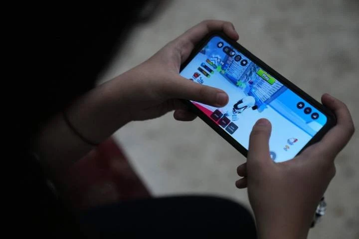 Terror groups are targeting youth. What Canadian parents can look for