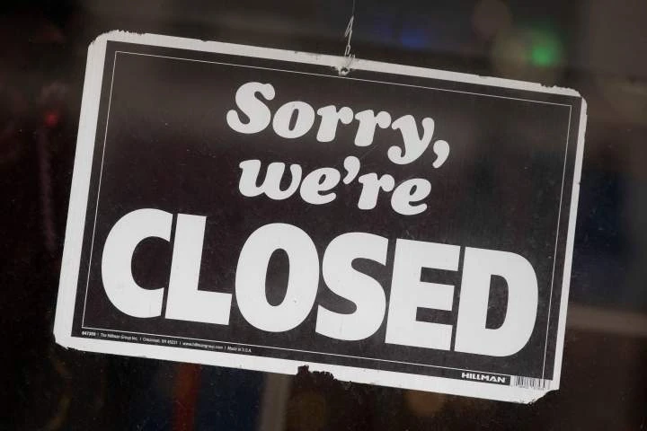 More businesses are closing than opening in Canada, report finds